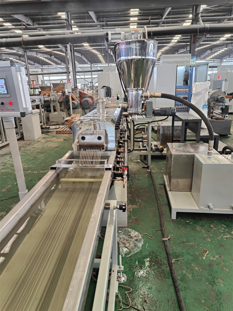 PET漁網(wǎng)回收造粒機_PET漁網(wǎng)回收造粒機_玖德隆